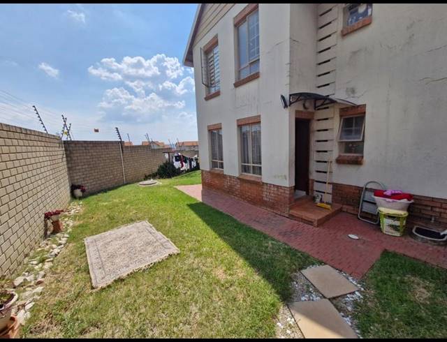 3 BEDROOM TOWNHOUSE FOR SALE IN BROOKLANDS LIFESTYLE ESTATE
